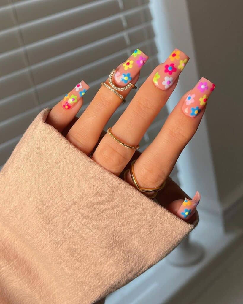 Cute Floral Nails For May