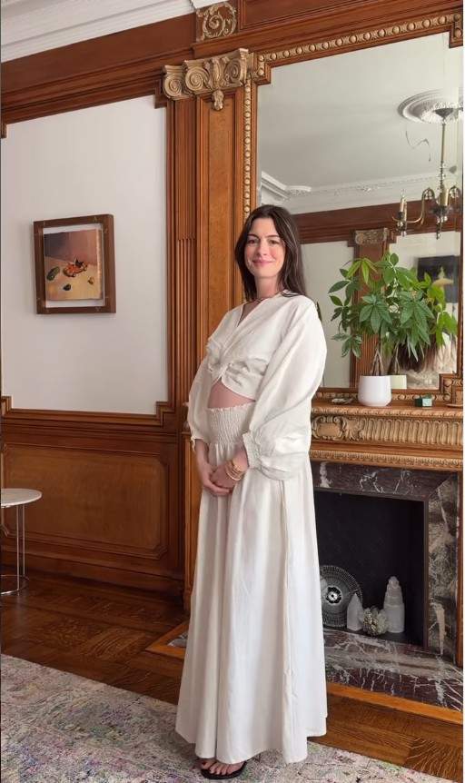 anne hathaway pregnancy photo