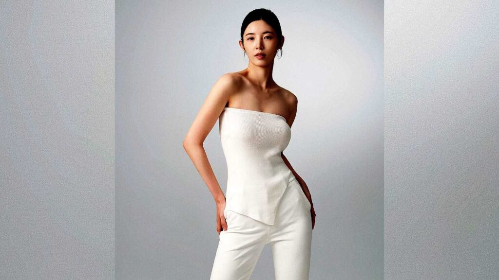 Yu Seung-ok (유승옥) in a strapless white top, posed with one hand in her pocket.