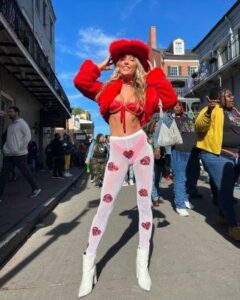 Alix Earle Bra size, Age, Boyfrinds, Heights, Bio, Instagram - Discover