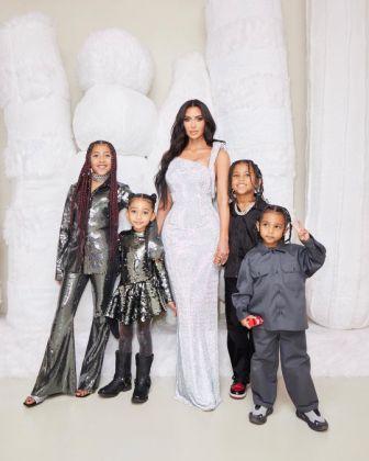 kim kardashian family  ( Source : Instagram )