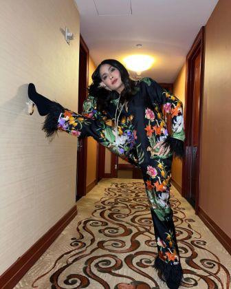 salma hayek had a wardrobe malfunction ( Source : Instagram )