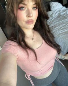 Emily Lynne Husband, Age, Height, Weight, Net Worth 2025