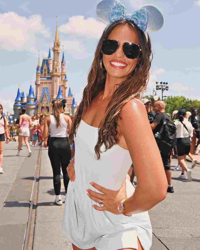 Kelsi Monroe Age, Height, Weight, Boyfriend, Career, Net Worth 2025