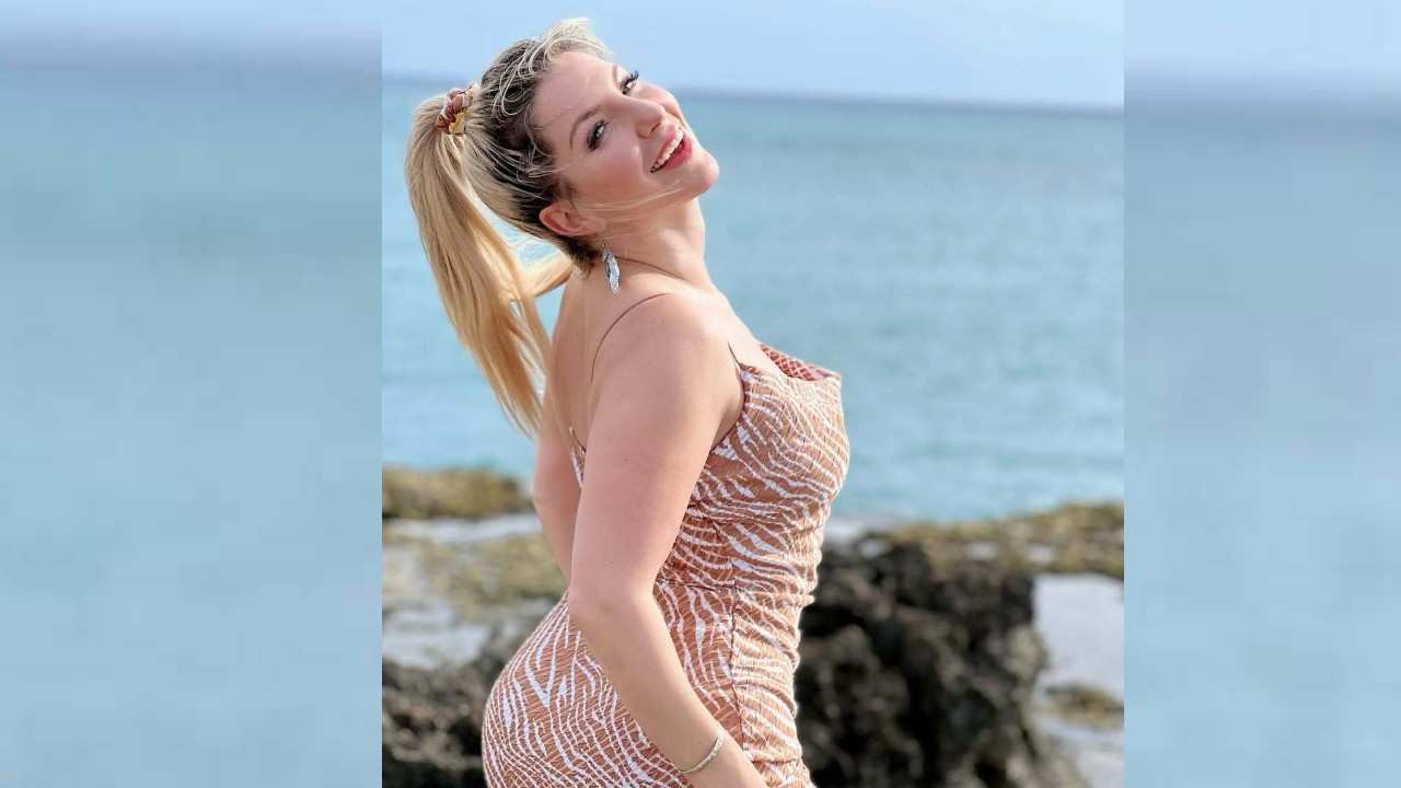 Ashley Fires Video, Age, Height, Weight, Boyfriend, Net Worth 2025 Ashley Fires