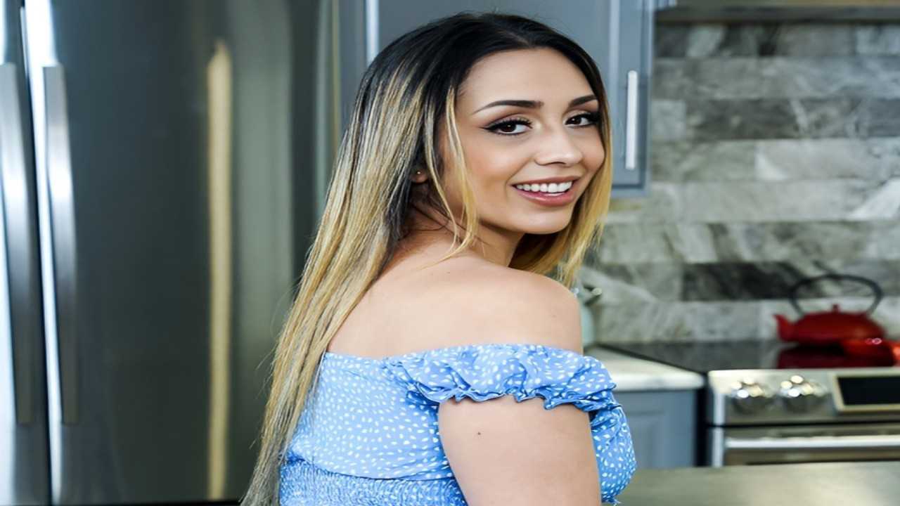 Lilly Hall Video, Age, Height, Weight, Boyfriend, Net Worth 2026 Lilly Hall