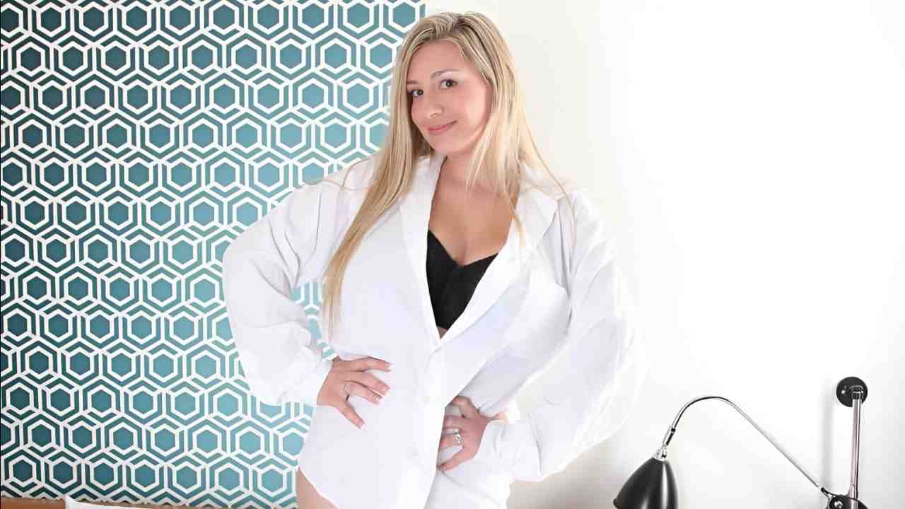 September Carrino Video, Age, Height, Weight, Boyfriend, Net Worth 2026Â September Carrino