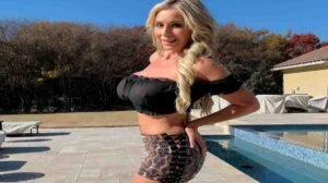 Ainslee Divine Bio, Age, Height, Weight, Boyfriend, Net Worth 2026